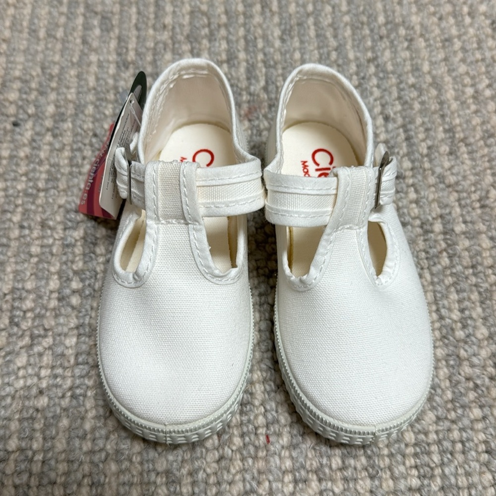 Cienta T Strap sneakers — Size 22 (US 6)